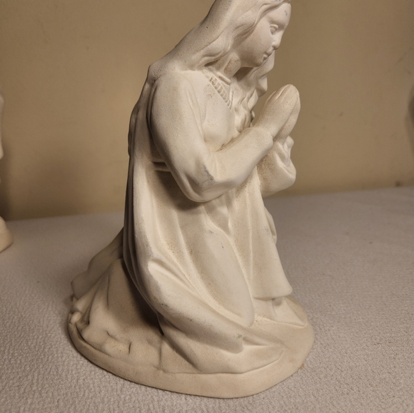 Unpainted Ceramic Bisque 7.5" Blessed Mother Nativity Piece - Picture 8 of 11